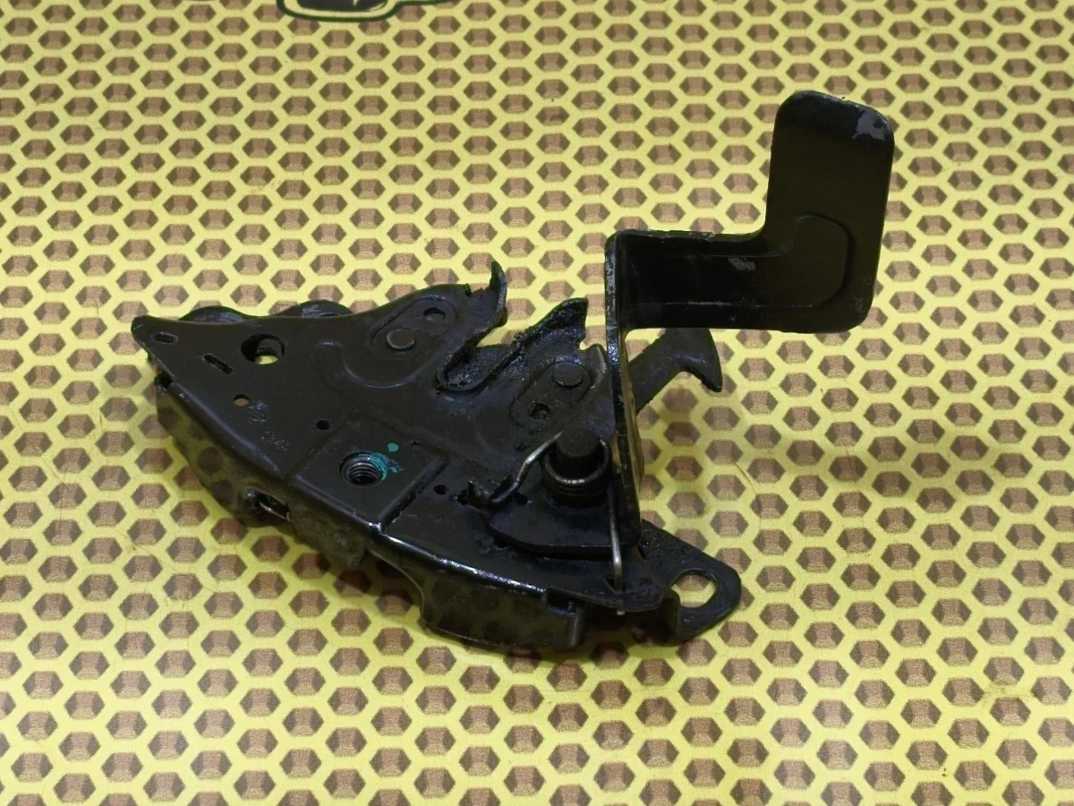 Замок капота Nissan Juke 2014 656011KA0A F15 HR16DE