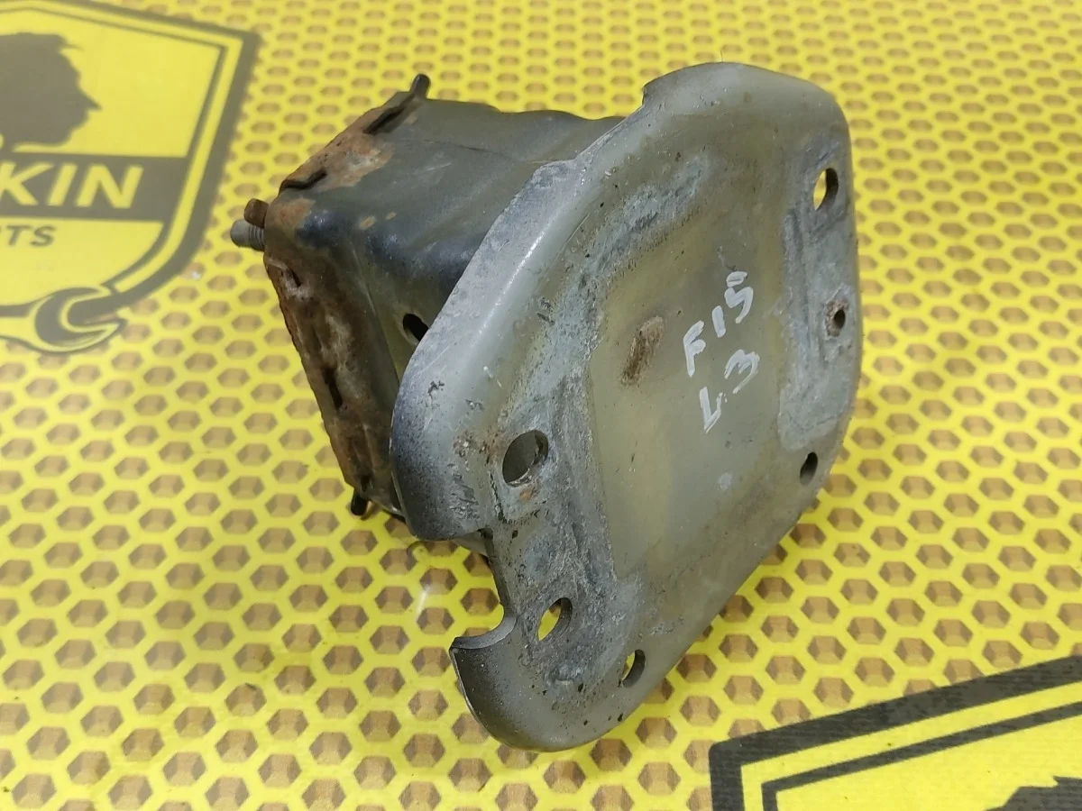 Кронштейн усилителя бампера Nissan Juke 2014 85211BA60A F15 HR16DE, задний левый