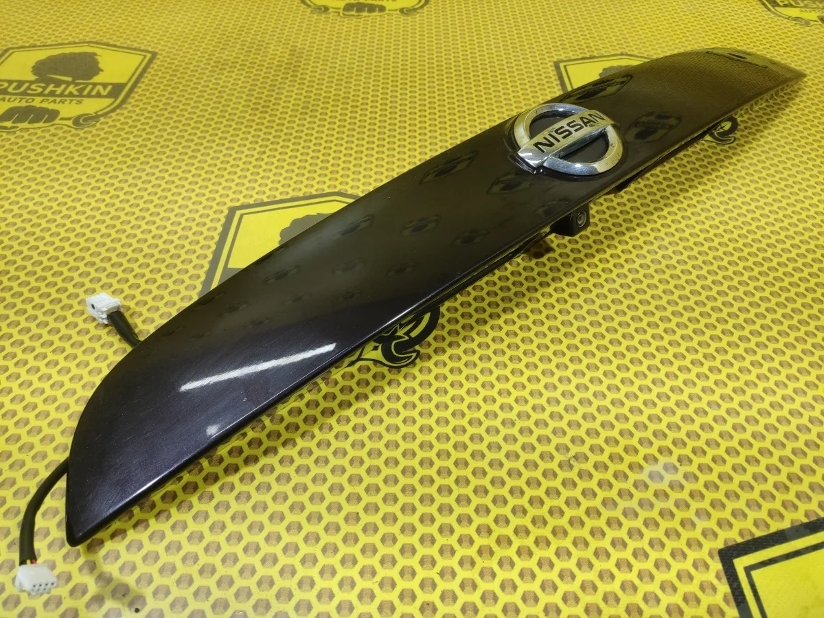 Накладка крышки багажника Nissan Juke 2014 908121KA6H F15 HR16DE