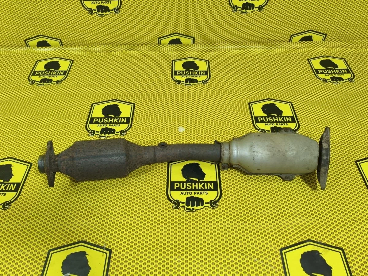 Труба глушителя Nissan Juke 2014 200101KZ0A F15 HR16DE, передняя