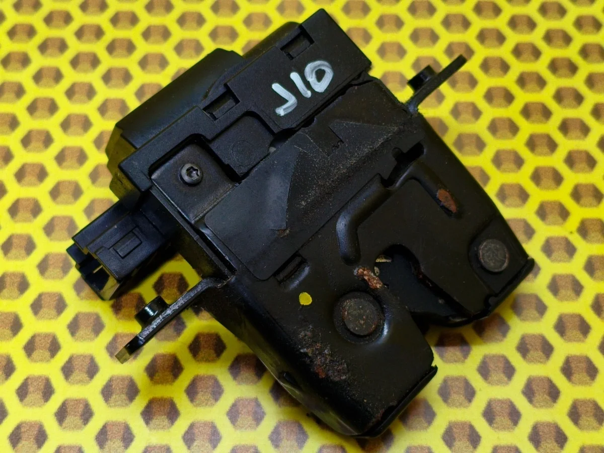 Замок багажника Nissan Qashqai 2012 90502EY11D J10 HR16DE