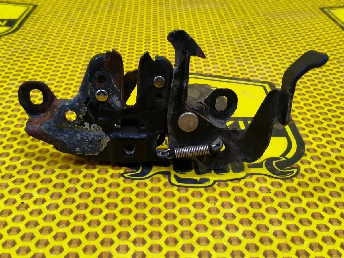 Замок капота Nissan Qashqai 2012 65601JD000 J10 HR16DE