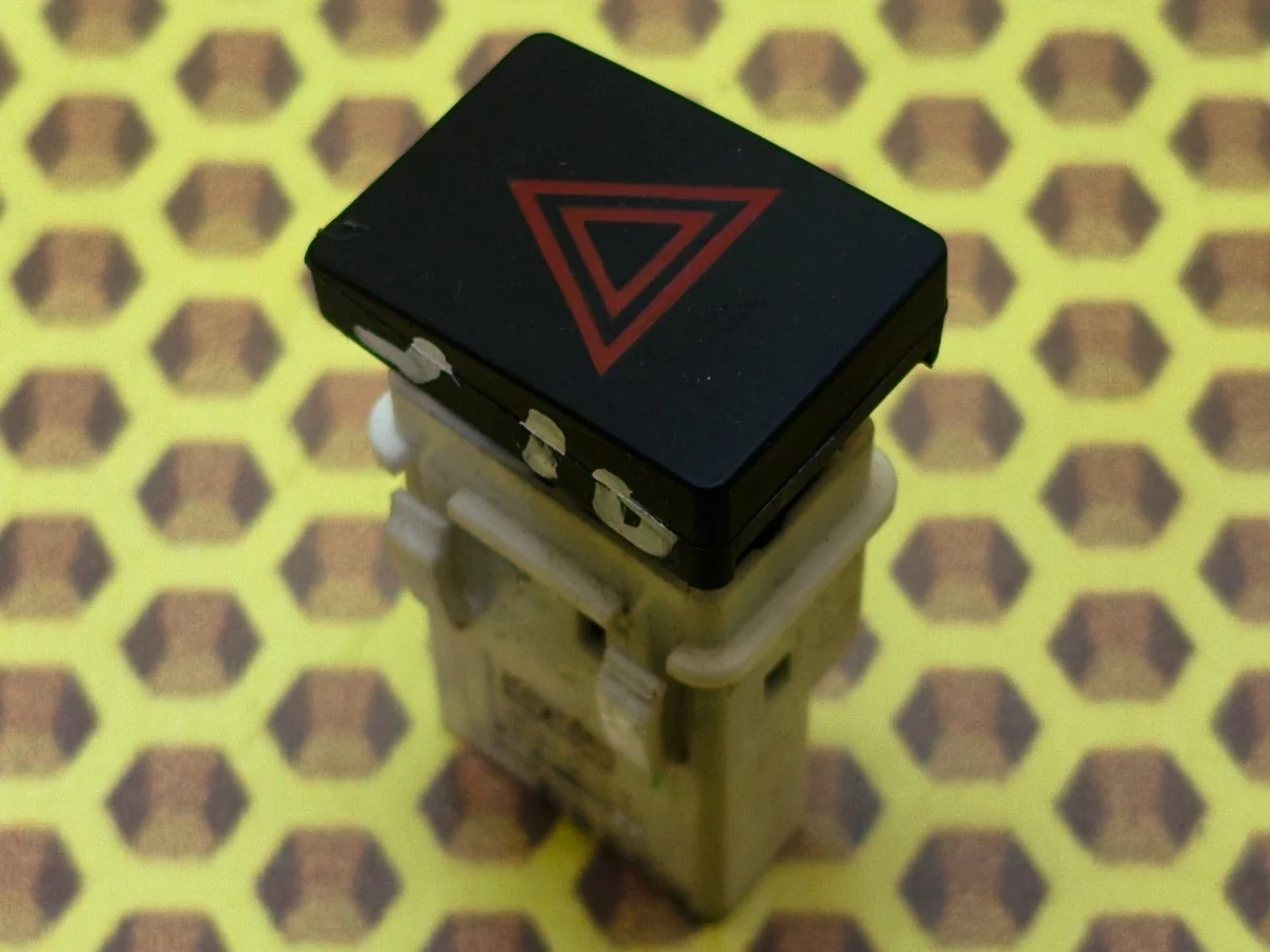 Кнопка аварийной сигнализации Nissan Qashqai 2012 25290JD00A J10 HR16DE