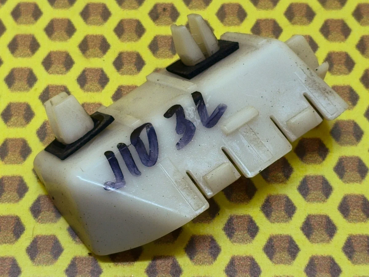 Крепление бампера Nissan Qashqai 2012 85227JD01A J10 HR16DE, заднее левое