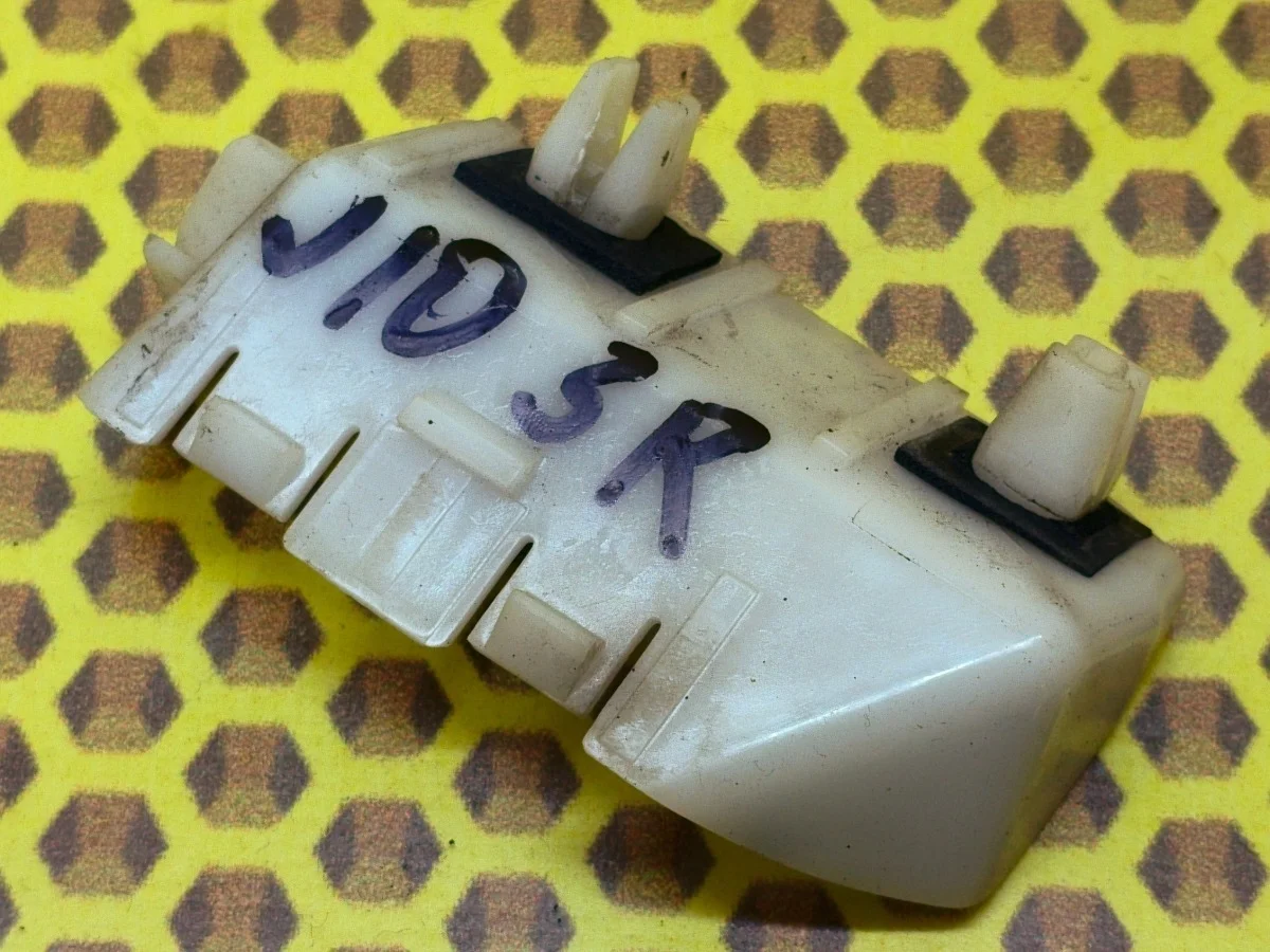 Крепление бампера Nissan Qashqai 2012 85226JD01A J10 HR16DE, заднее правое