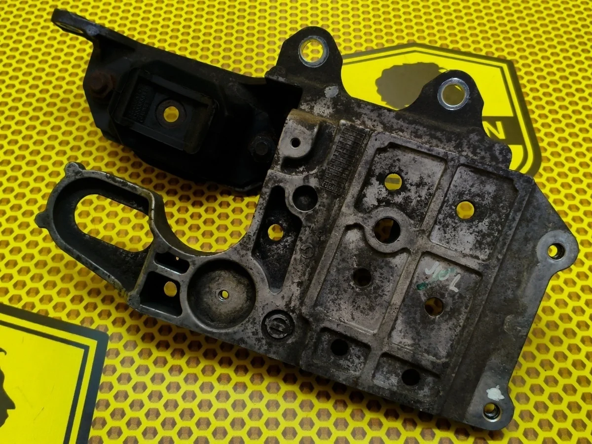 Опора двигателя Nissan Qashqai 2012 11220JD000 J10 HR16DE, левая