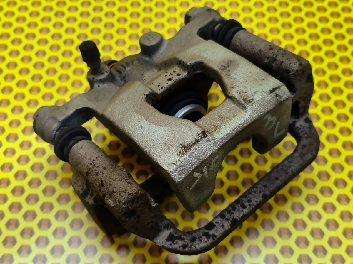 Суппорт Nissan Qashqai 2012 440111KD0A J10 HR16DE, задний левый