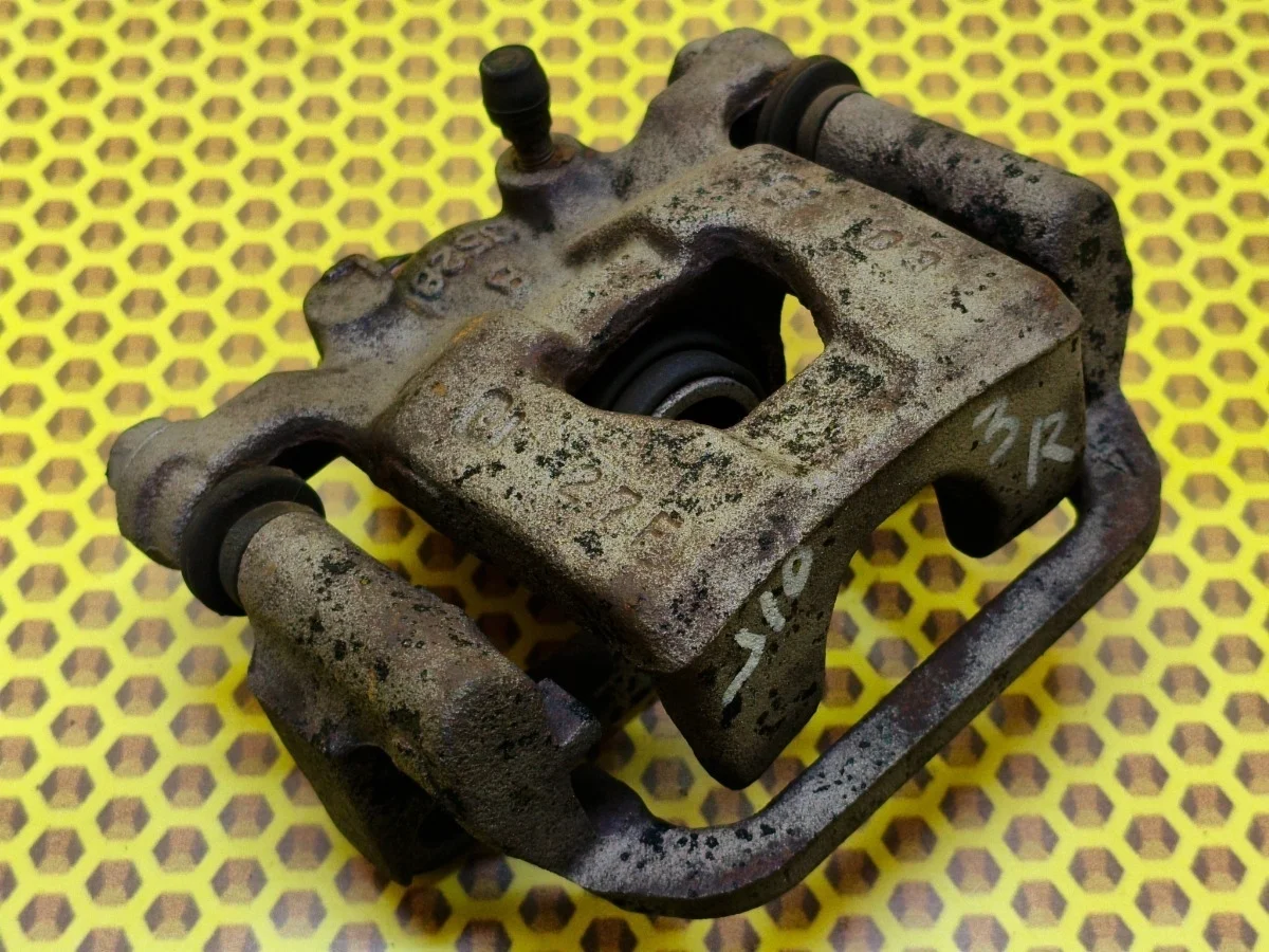 Суппорт Nissan Qashqai 2012 440011KD0A J10 HR16DE, задний правый