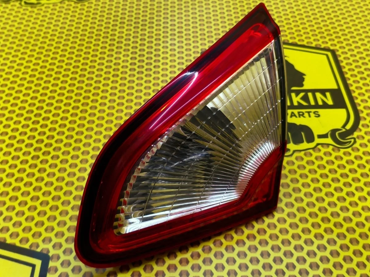 Фонарь крышки багажника Nissan Qashqai 2012 26550BR01A J10 HR16DE, правый