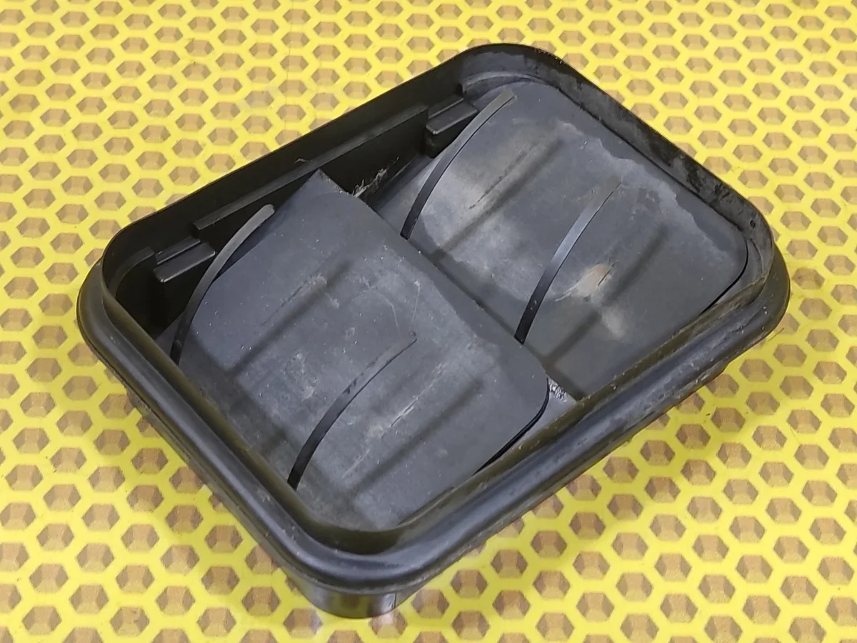 Решетка вентиляционная Nissan Qashqai 2011 76804JD00A J10 MR20DE, правая