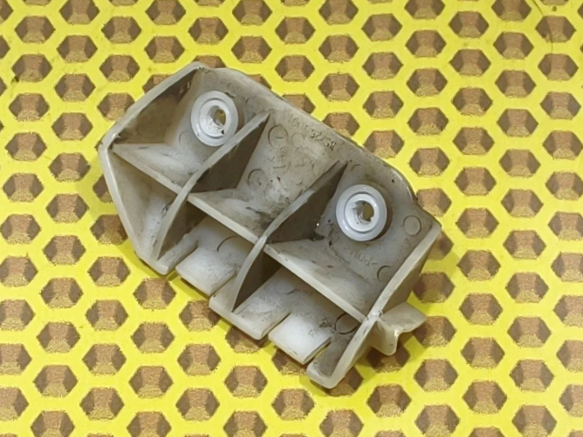 Крепление бампера Nissan Qashqai 2011 85226JD01A J10 MR20DE, заднее правое