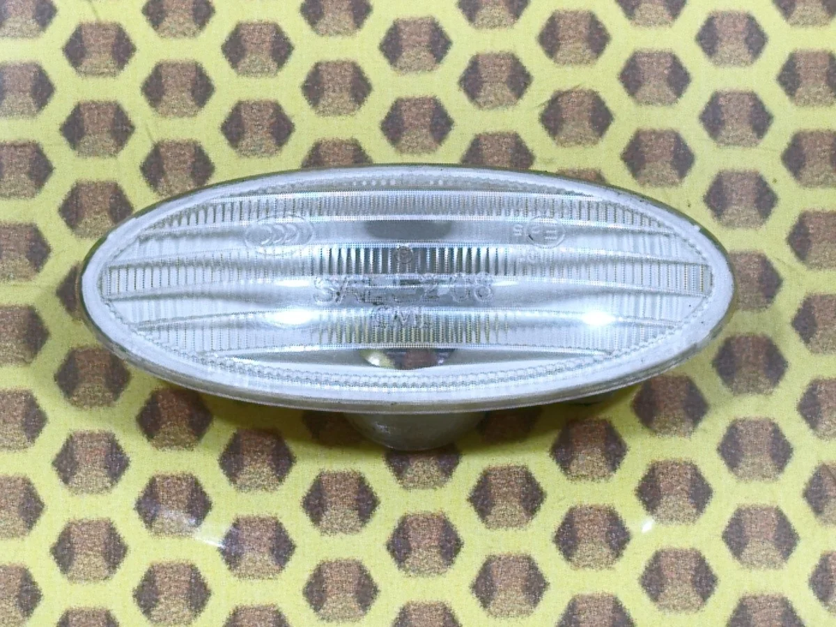 Поворотник в крыло Nissan Qashqai 2011 261608990A J10 MR20DE, левый