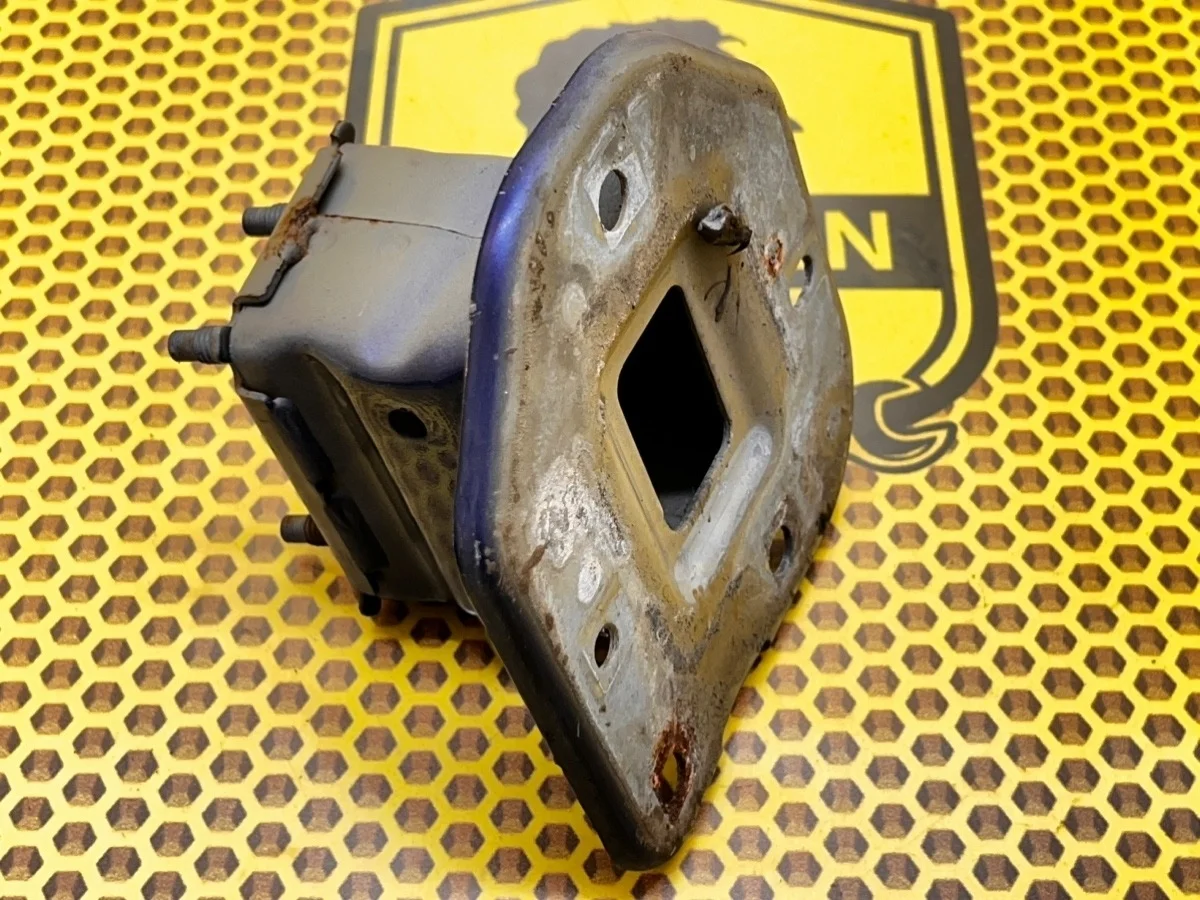 Кронштейн усилителя бампера Nissan Qashqai 2018 H52114EAMA J11 MR20DD, левый