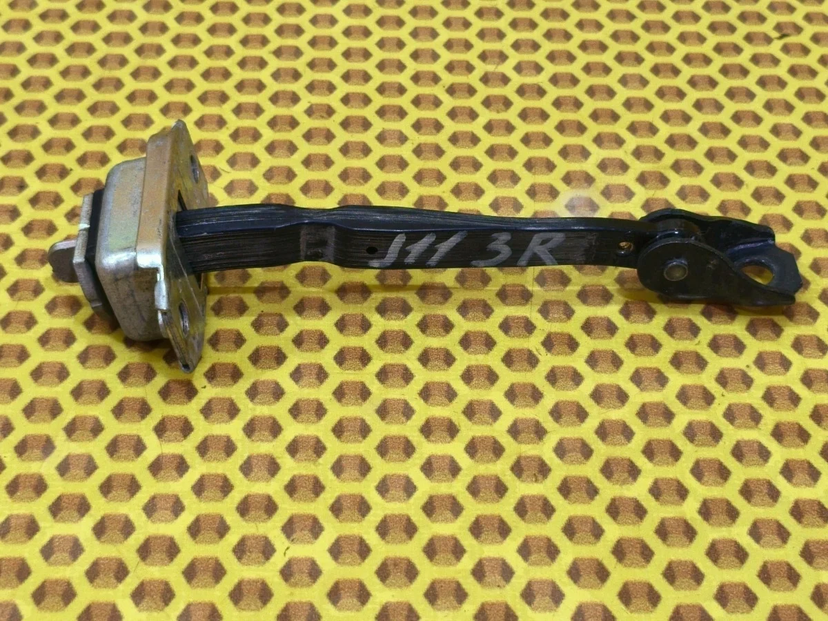 Ограничитель двери Nissan Qashqai 2018 824304EA0A J11 MR20DD, задний правый