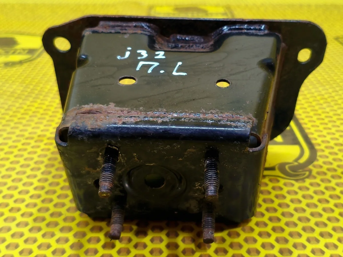 Кронштейн усилителя бампера Nissan Teana 2013 62211JN00A J32 VQ25DE, передний левый