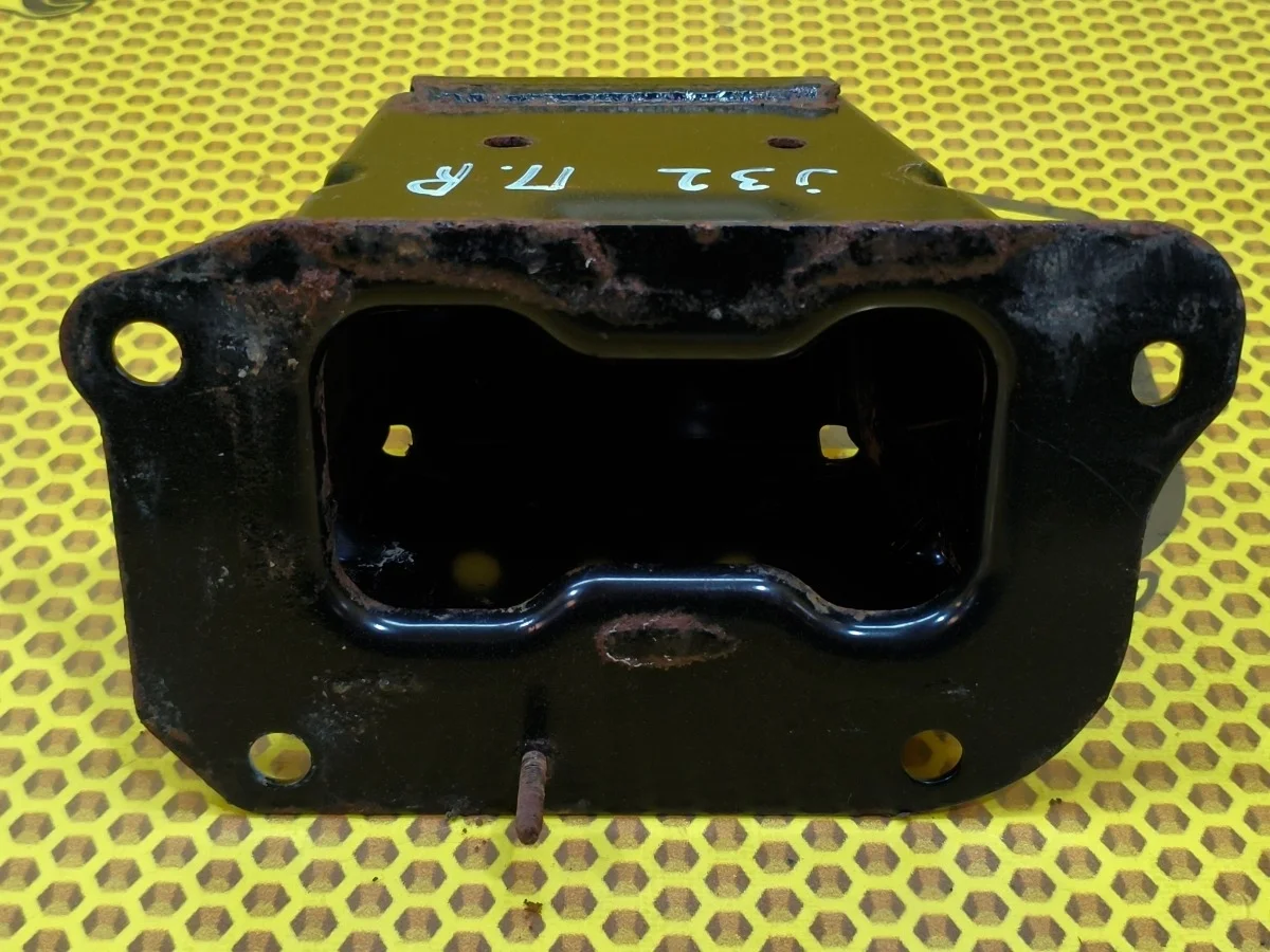 Кронштейн усилителя бампера Nissan Teana 2013 62210JN00A J32 VQ25DE, передний правый