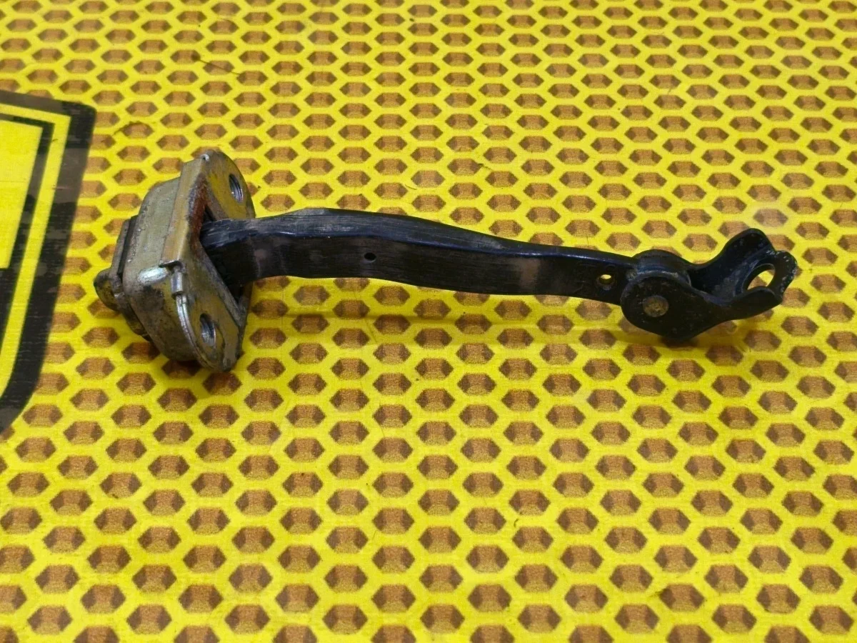 Ограничитель двери Nissan Teana 2013 82430JN00A J32 VQ25DE, задний левый