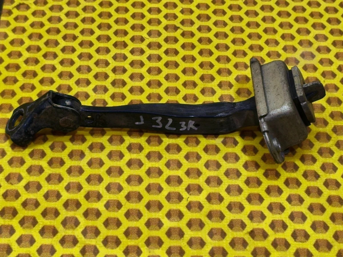 Ограничитель двери Nissan Teana 2013 82430JN00A J32 VQ25DE, задний правый