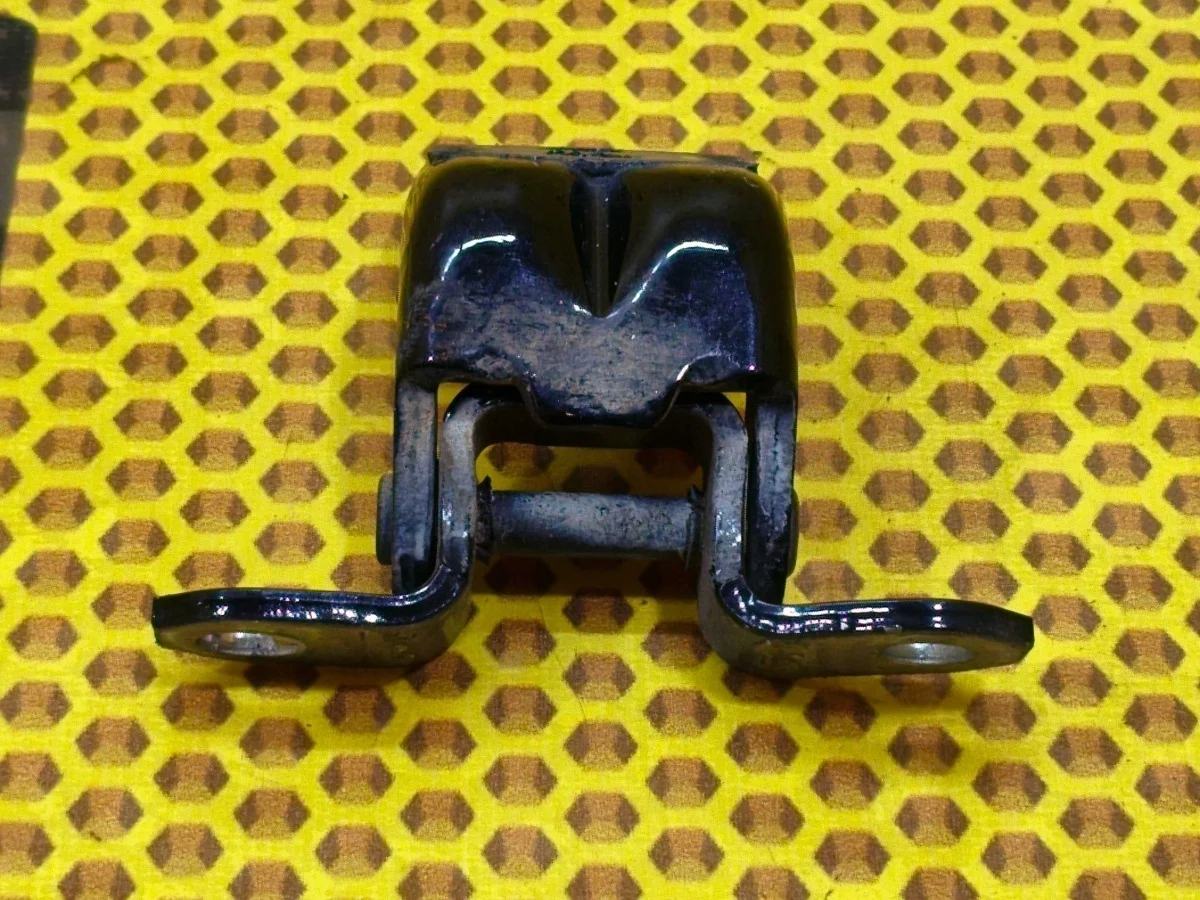 Петля двери задняя нижняя Nissan Teana 2013 824214P00A J32 VQ25DE, задняя левая