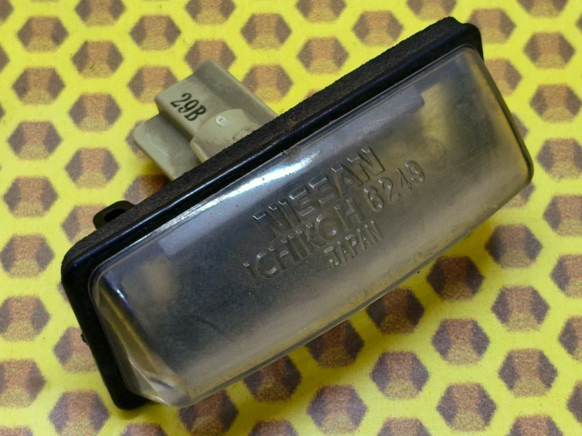 Подсветка номера Nissan Teana 2013 265109Y00A J32 VQ25DE, левая