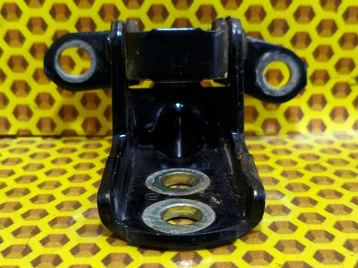 Петля двери Nissan X-Trail 2007 824214P00A T31 QR25DE, задняя левая