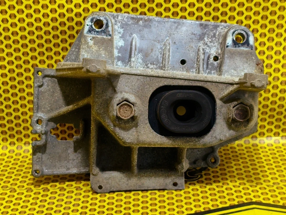 Опора двигателя Nissan Sentra 2015 112202DV0A B17 HR16DE, левая