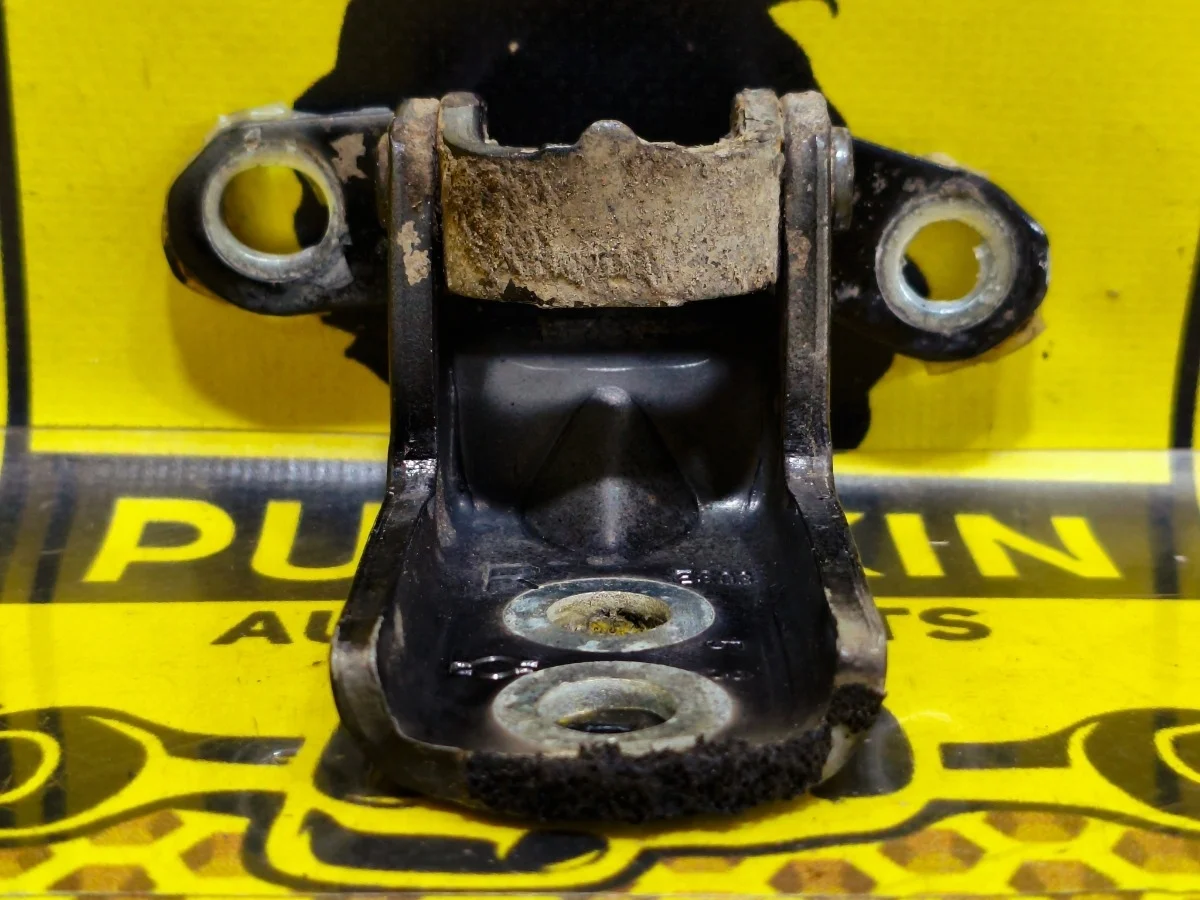 Петля двери передняя верхняя Nissan Sentra 2015 824214EA0A B17 HR16DE, передняя правая