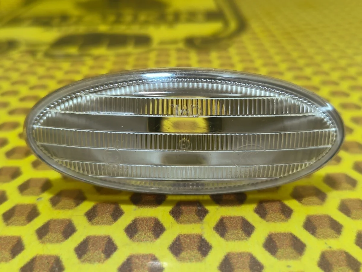 Поворотник Nissan Sentra 2015 261608990A B17 HR16DE, правый