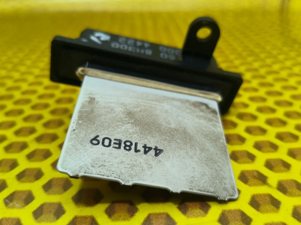 Резистор печки Nissan Sentra 2015 271508H300 B17 HR16DE