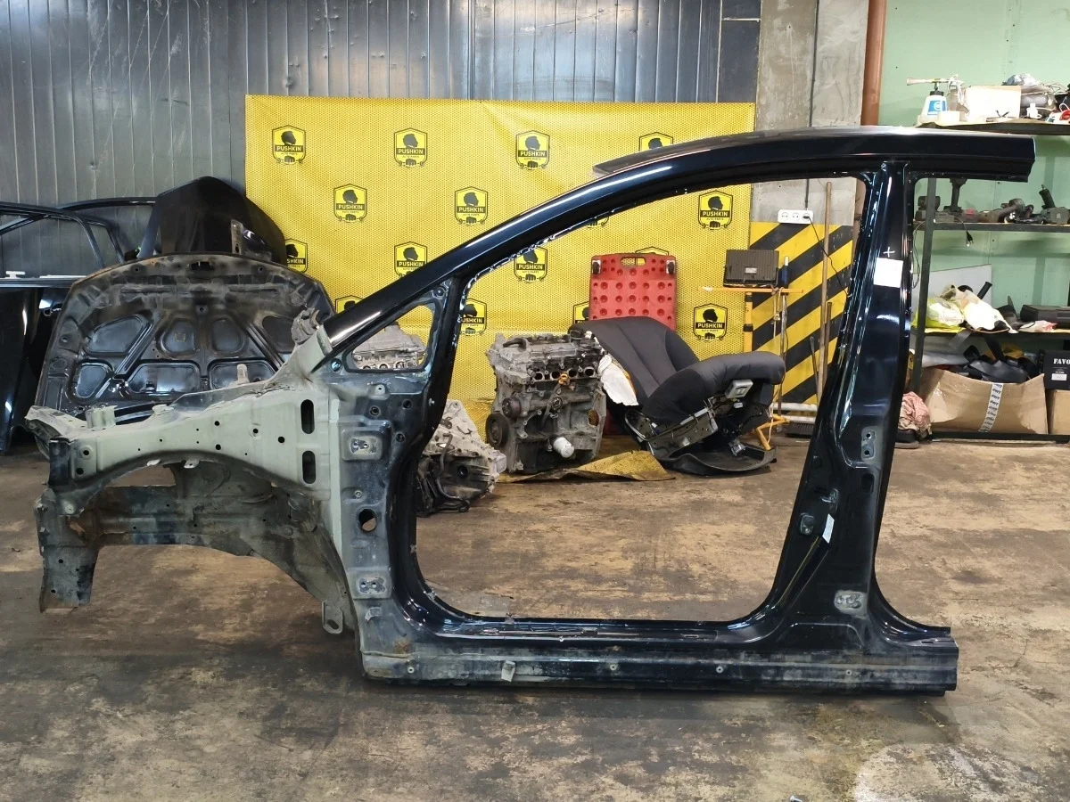 Часть кузова четверть Nissan Tiida 2008 G5111EM0MA C11 HR16DE, передний левый