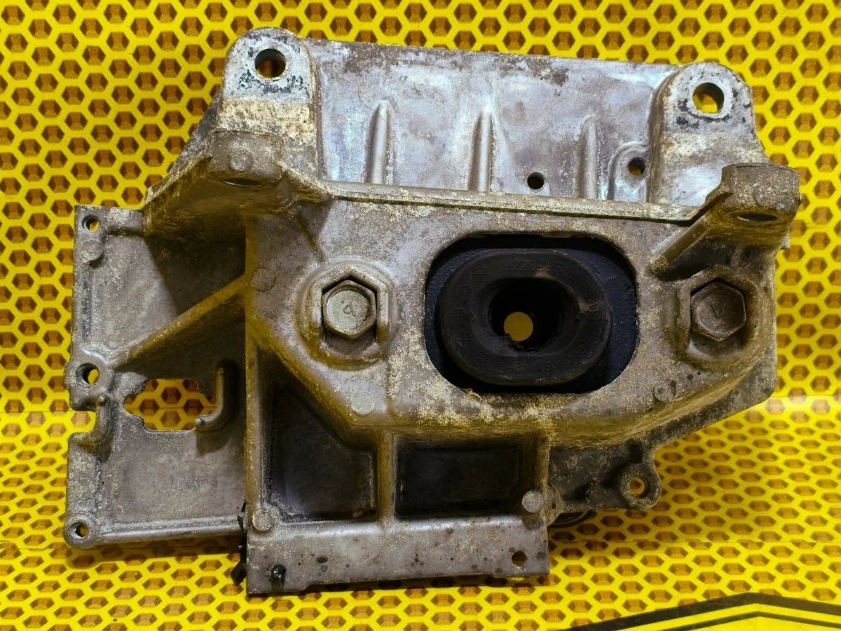 Опора двигателя Nissan Tiida 2008 11220EL50A C11 HR16DE, левая