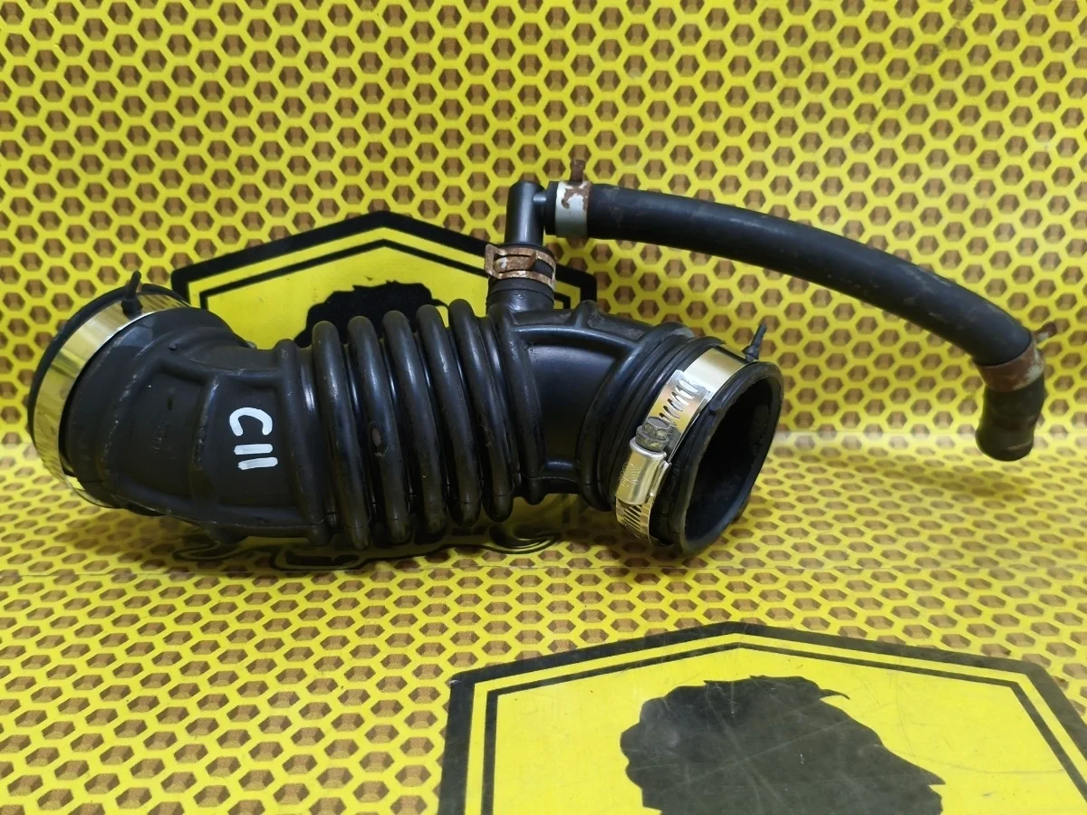 Патрубок воздушного фильтра гофра Nissan Tiida 2008 16578ED00A C11 HR16DE