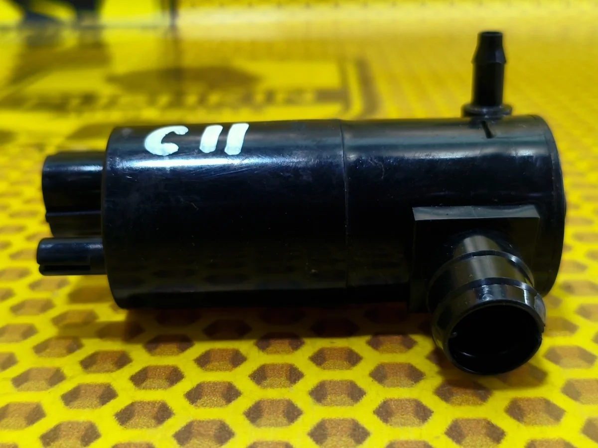 Насос омывателя лобового стекла Nissan Tiida 2008 28920JA00A C11 HR16DE