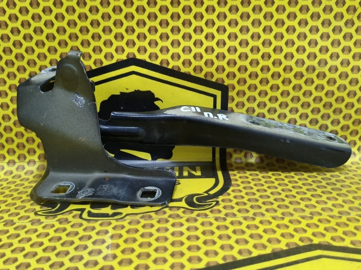 Петля капота Nissan Tiida 2008 65400ED00A C11 HR16DE, правая