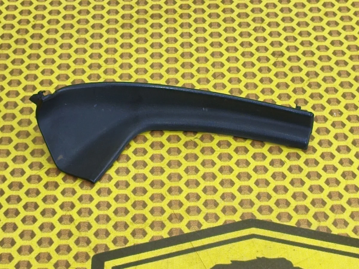 Накладка жабо уголок Nissan Tiida 2008 66894EL000 C11 HR16DE, правая