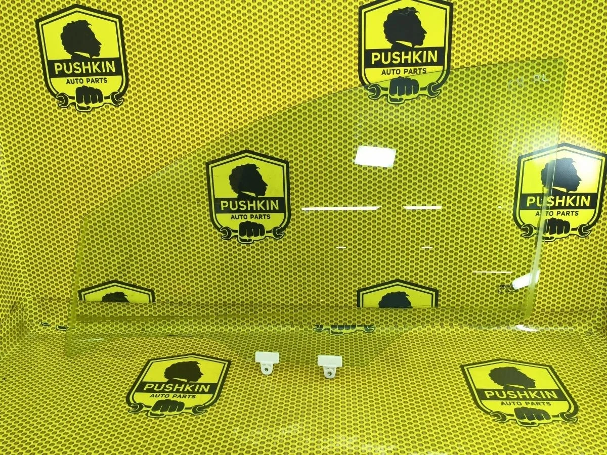 Стекло двери Nissan Tiida 2008 80301EL000 C11 HR16DE, переднее левое