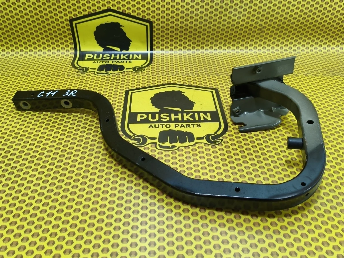 Петля багажника Nissan Tiida 2008 84400ED430 C11 HR16DE, правая