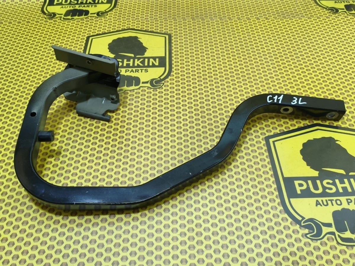 Петля багажника Nissan Tiida 2008 84401ED430 C11 HR16DE, левая