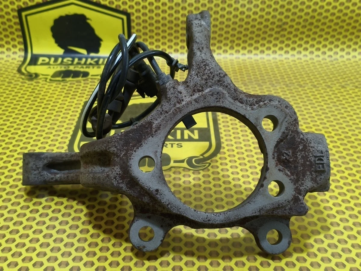 Кулак поворотный цапфа Nissan Tiida 2008 40015ED000 C11 HR16DE, передний левый