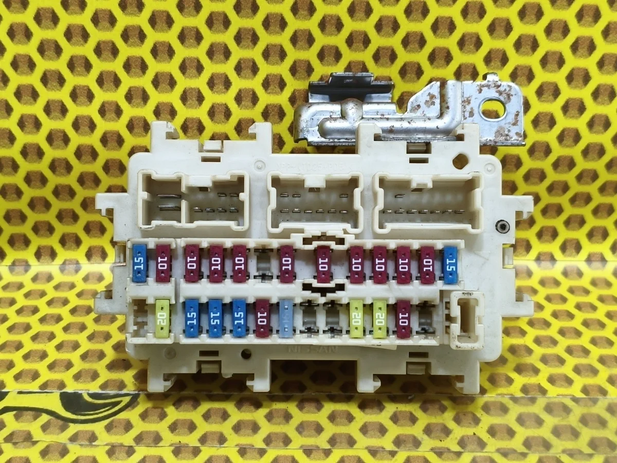 Блок предохранителей салона Nissan Teana 2011 243501AA0A J32 VQ35DE