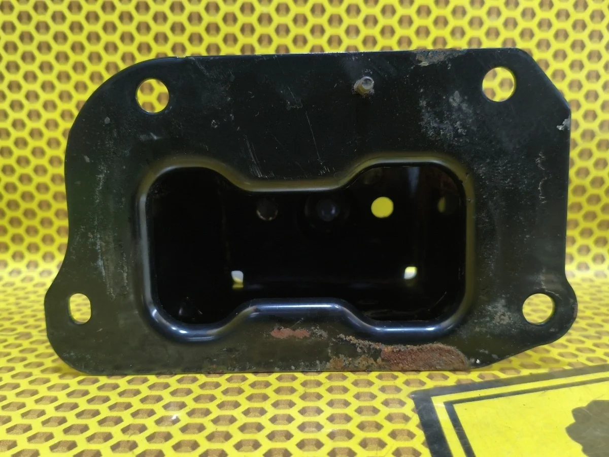 Кронштейн усилителя бампера Nissan Teana 2011 62210JN00A J32 VQ35DE, передний правый