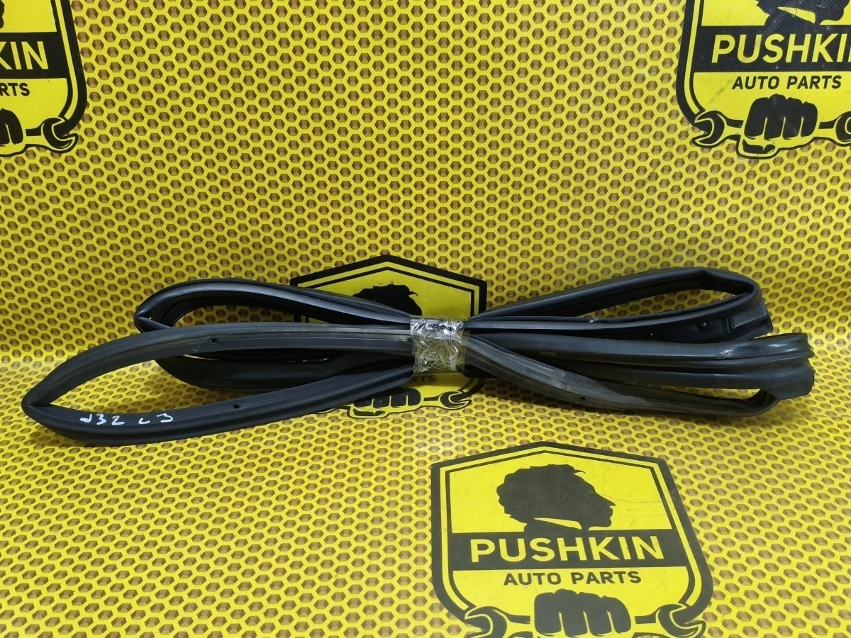 Уплотнитель на дверь Nissan Teana 2011 82831JN21A J32 VQ35DE, задний левый