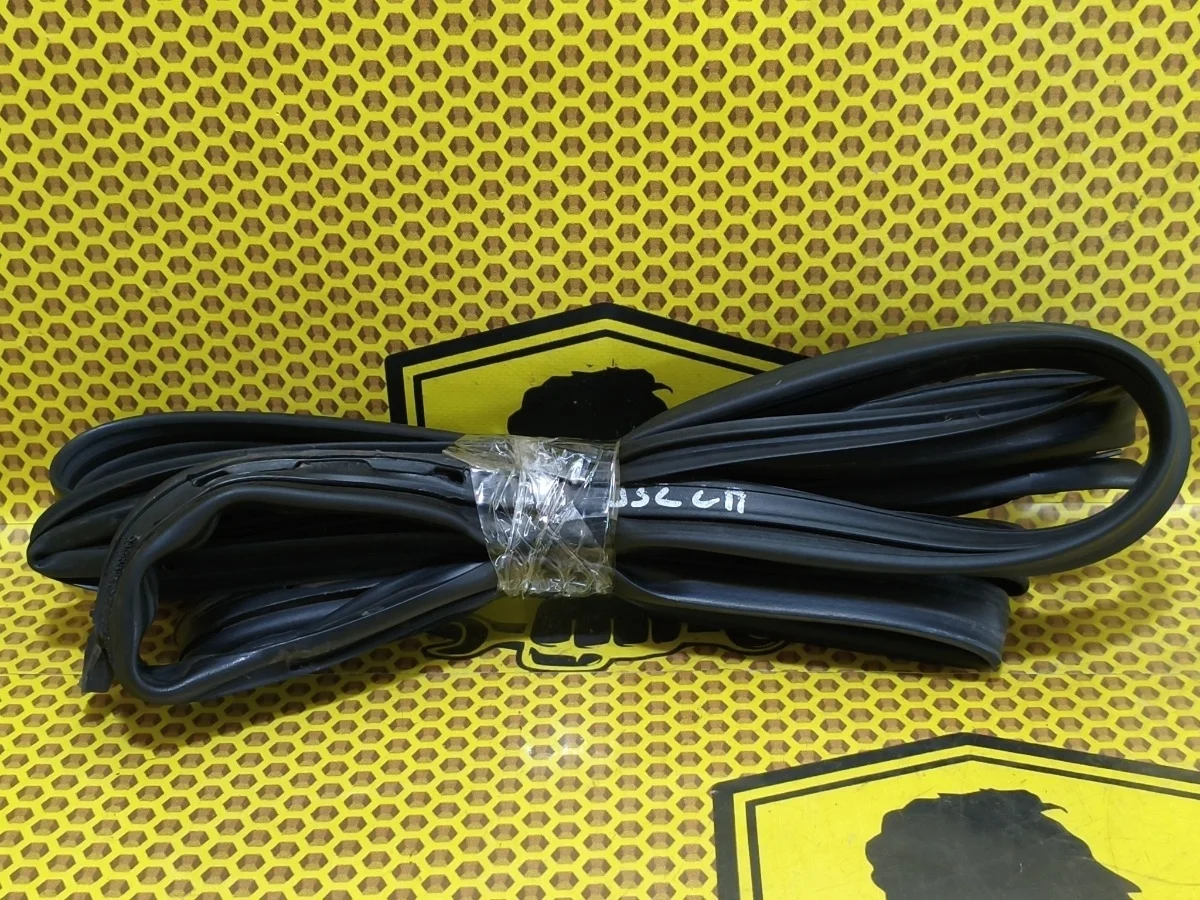 Уплотнитель на дверь Nissan Teana 2011 80831JN20A J32 VQ35DE, передний левый