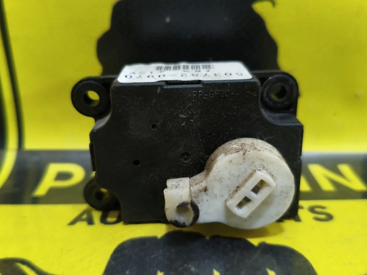 Моторчик заслонки печки Nissan Tiida 2008 5037520970 C11 HR16DE
