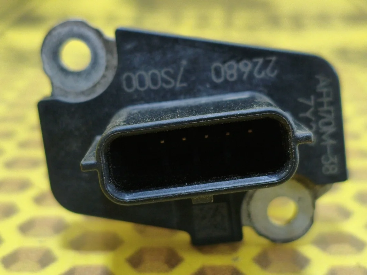 ДМРВ Nissan Tiida 2008 226807S000 C11 HR16DE