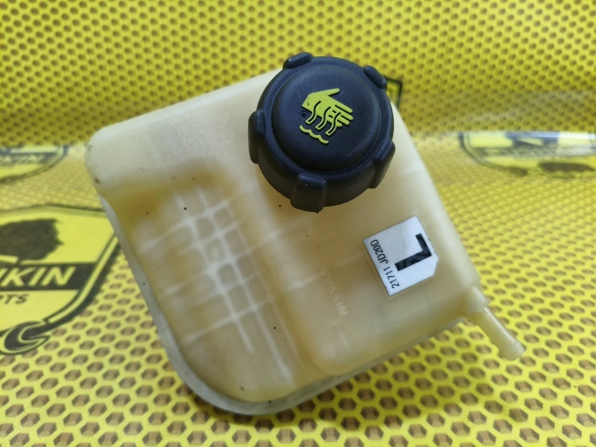 Бачок расширительный Nissan Qashqai 2011 21721JD00B J10 MR20DE