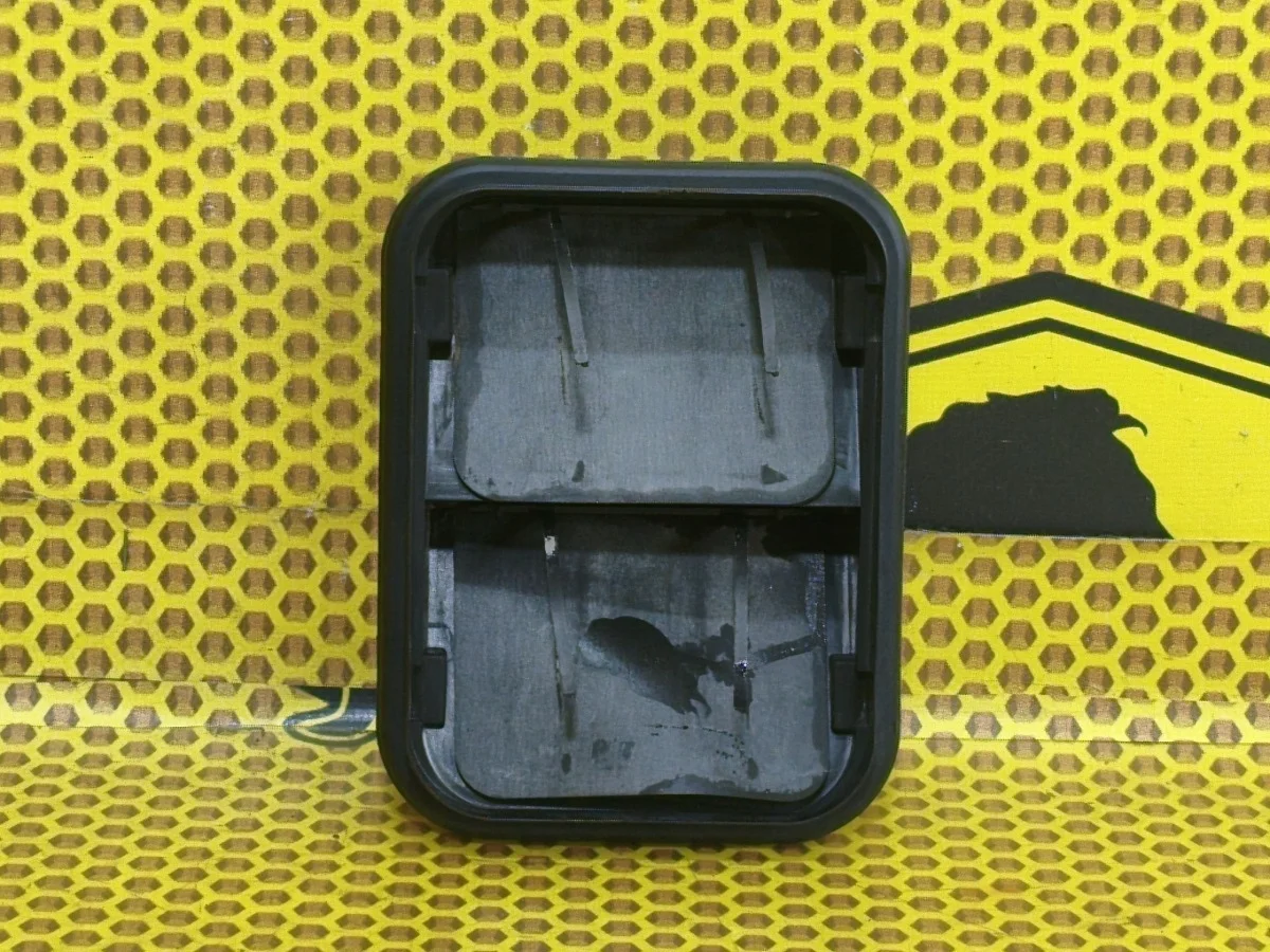 Решетка вентиляционная Nissan Qashqai 2011 76804JD00A J10 MR20DE