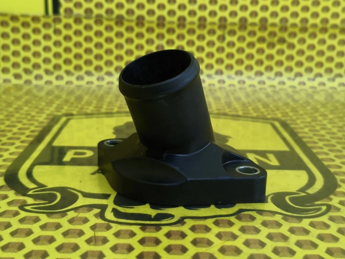 Крышка термостата Nissan Qashqai 2011 13049EN200 J10 MR20DE