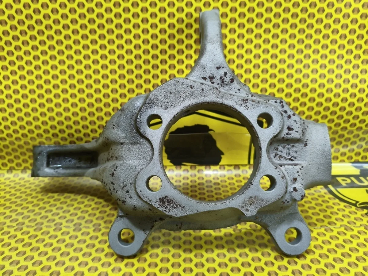 Кулак поворотный Nissan Qashqai 2011 40015JD000 J10 MR20DE, передний левый