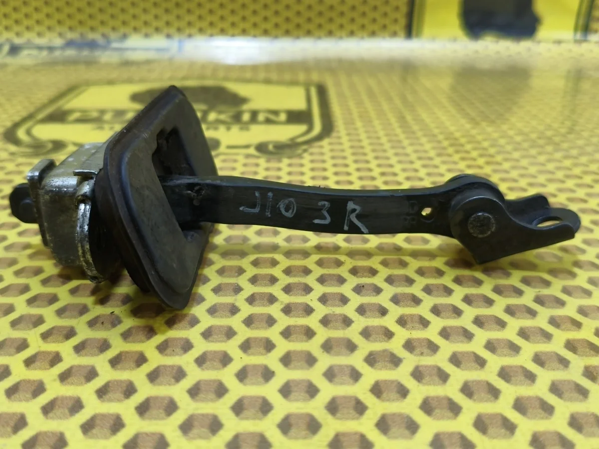 Ограничитель двери Nissan Qashqai 2011 82430JD000 J10 MR20DE, задний правый